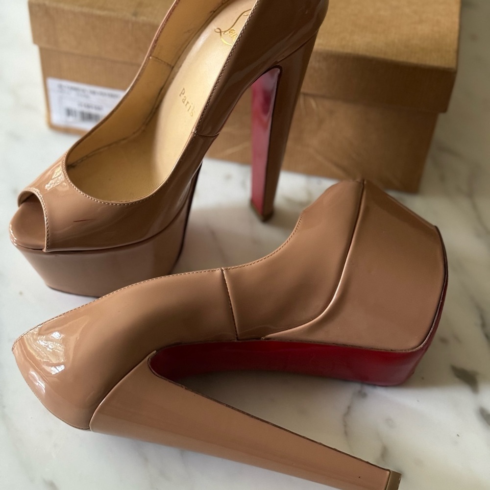 CHRISTIAN LOUBOUTIN - Altareva 160 Patent Platform Pumps in Nude